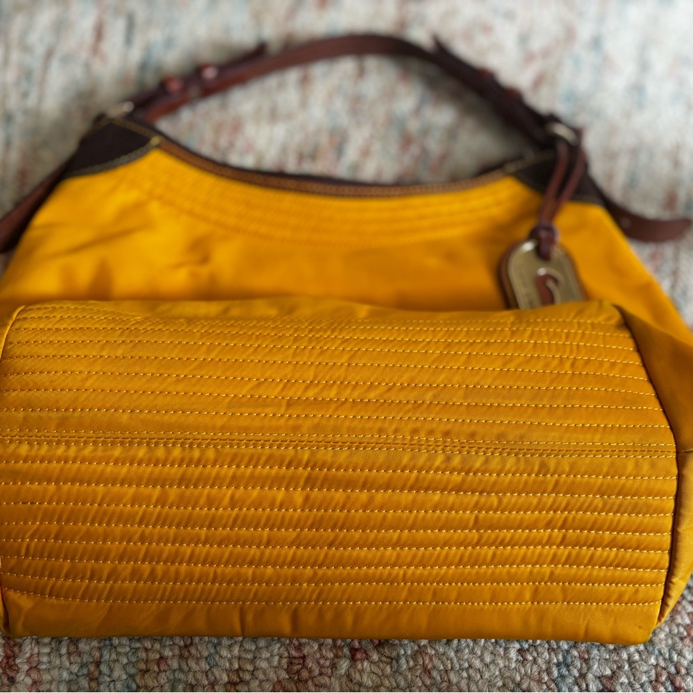 Dooney & Burke nylon mustard shoulder bag - Picture 2 of 7